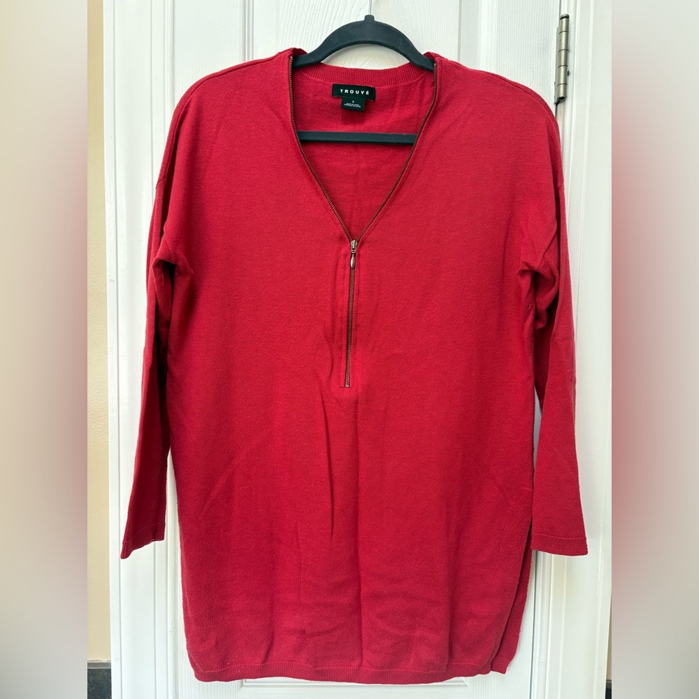 Woman’s Zip V neck sweater